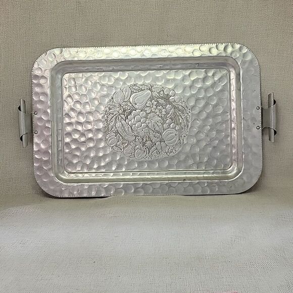Vintage Cromwell Hand Hammered  Wrought Aluminum Fruit Tray - Picture 1 of 6